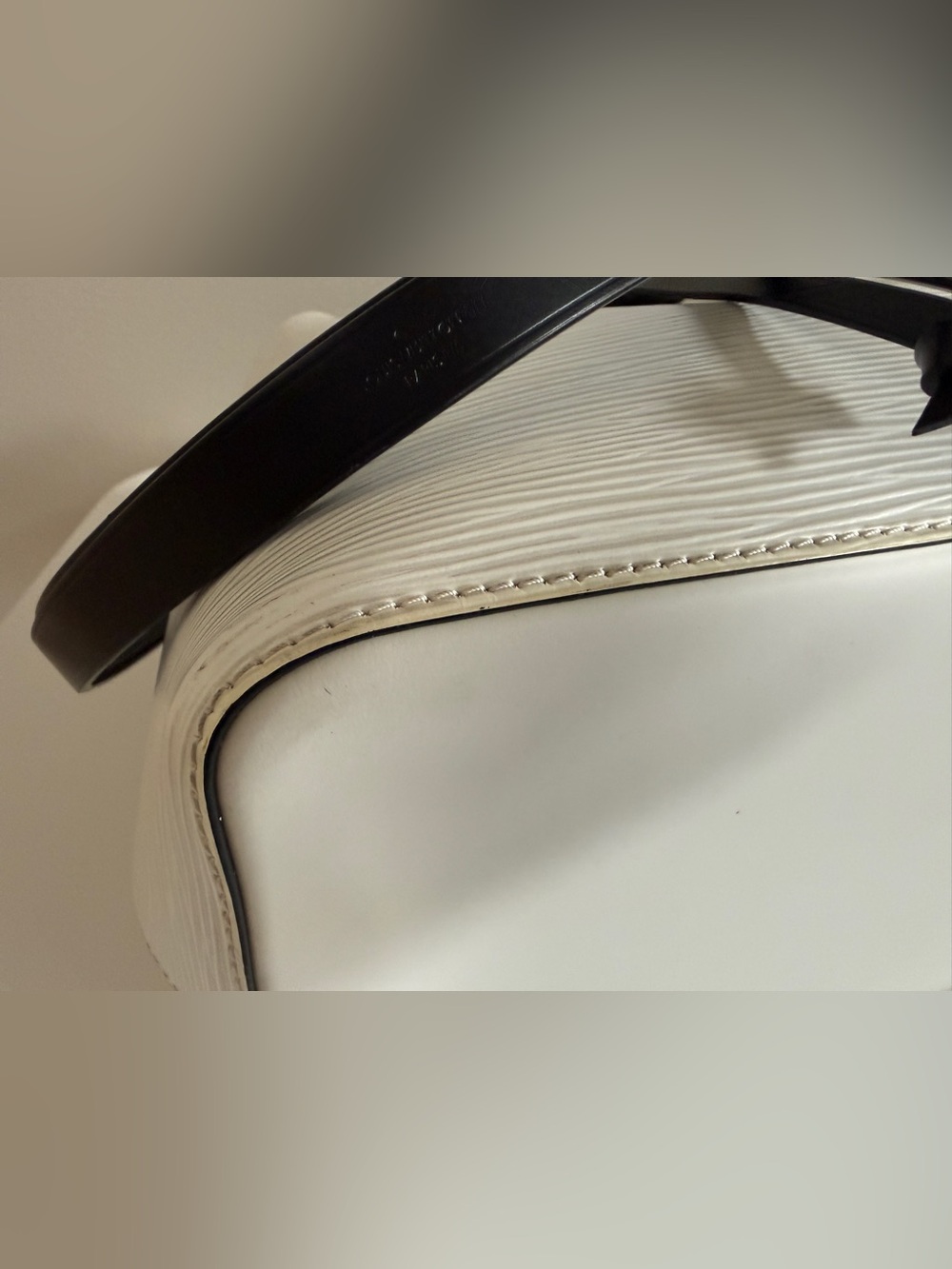 LOUIS VUITTON Epi Leather NeoNoe MM Handbag Bag White/Black - Picture 10 of 15